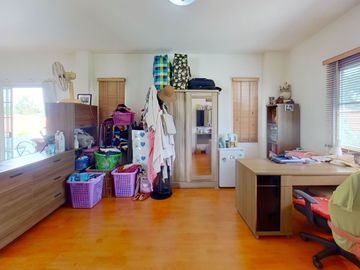 4 Bedroom House for sale at Moo Baan Rung Arun