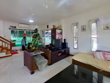 4 Bedroom House for sale at Moo Baan Rung Arun