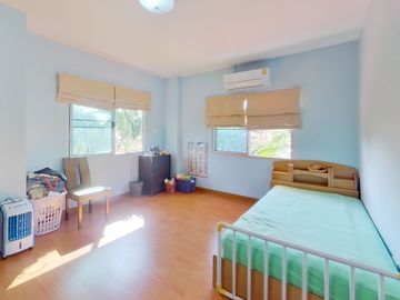 4 Bedroom House for sale at Moo Baan Rung Arun