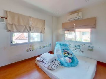 4 Bedroom House for sale at Moo Baan Rung Arun