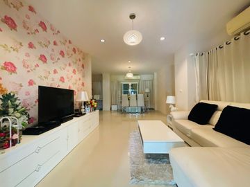 5 Bedroom House for sale at The Urbana 1