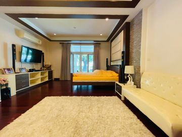 5 Bedroom House for sale at The Urbana 1