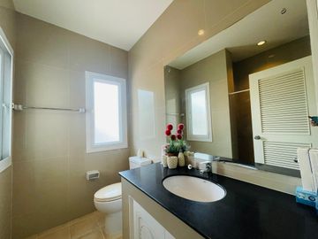 5 Bedroom House for sale at The Urbana 1