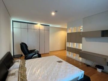 Deluxe 2 bedrooms at Asoke in a spectacular top view, 100 m