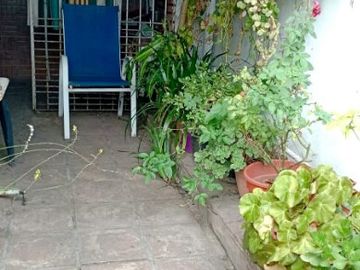 Casa con Departamento en venta en Quilmes Oeste