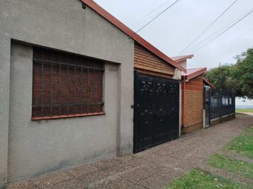 Casa con Departamento en venta en Quilmes Oeste