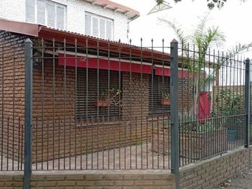 Casa con Departamento en venta en Quilmes Oeste