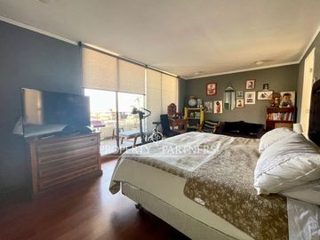 OPORTUNIDAD!!!!!!! Amplio y luminoso  departamento duplex  con una vista privilegiada
