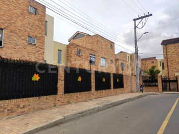 VENTA DE LINDA CASA CAMPESTRE VIA MOSQUERA