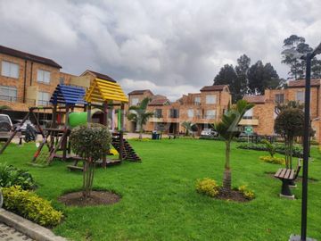 VENTA DE LINDA CASA CAMPESTRE VIA MOSQUERA