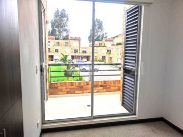 VENTA DE LINDA CASA CAMPESTRE VIA MOSQUERA