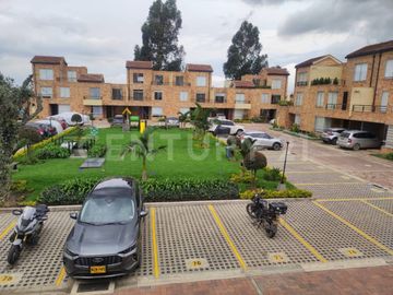VENTA DE LINDA CASA CAMPESTRE VIA MOSQUERA