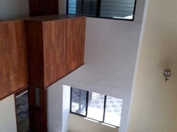 Amplia casa en VENTA en avenida principal