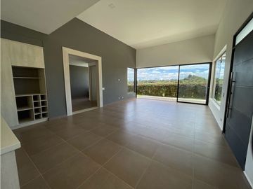 Se vende finca independiente en el carmen de Viboral se entrega rentan