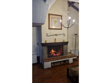 CHALET  EN SAN  GERONIMO  IMPECABLE 4 AMB.