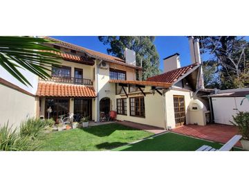CHALET  EN SAN  GERONIMO  IMPECABLE 4 AMB.