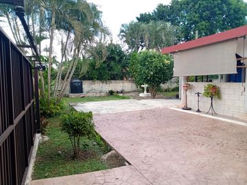 Venta residencia con amplio terreno en Sitpach Norte de  Yucatan