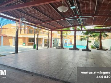 Se vende casa de campo en real del potosi