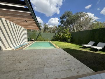 Casa de 5 recámaras con alberca en venta en San Ramón Norte, Mérida.