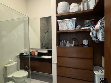 Casa de 5 recámaras con alberca en venta en San Ramón Norte, Mérida.
