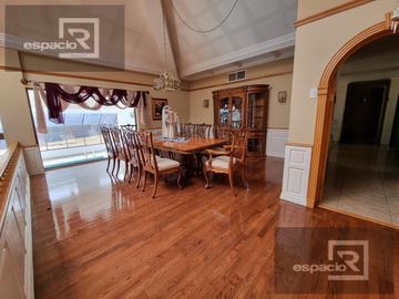 CASA EN VENTA EN LOMAS DEL SANTUARIO CON ALBERCA TECHADA CLIMATIZADA