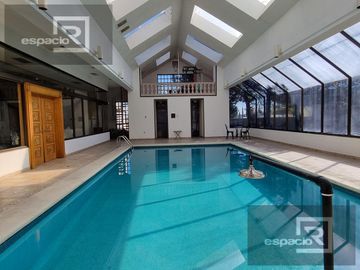 CASA EN VENTA EN LOMAS DEL SANTUARIO CON ALBERCA TECHADA CLIMATIZADA