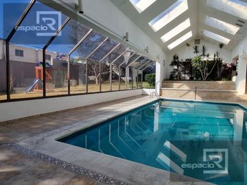 CASA EN VENTA EN LOMAS DEL SANTUARIO CON ALBERCA TECHADA CLIMATIZADA