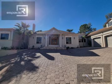 CASA EN VENTA EN LOMAS DEL SANTUARIO CON ALBERCA TECHADA CLIMATIZADA