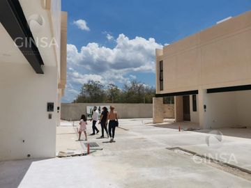 Casa en Fraccionamiento Las Margaritas de Cholul