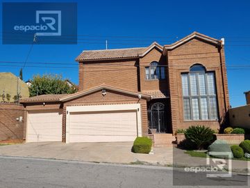 CASA EN VENTA EN QUINTAS DEL SOL CON ALBERCA