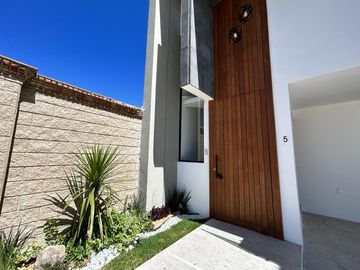 CASA EN VENTA EN PARQUE OAXACA, ZONA LOMAS DE ANGELÓPOLIS III