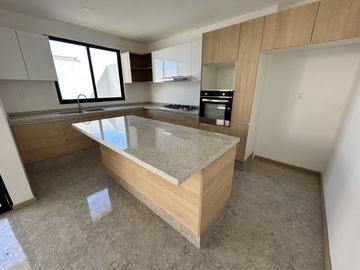 CASA EN VENTA EN PARQUE OAXACA, ZONA LOMAS DE ANGELÓPOLIS III