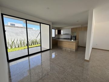 CASA EN VENTA EN PARQUE OAXACA, ZONA LOMAS DE ANGELÓPOLIS III