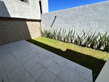 CASA EN VENTA EN PARQUE OAXACA, ZONA LOMAS DE ANGELÓPOLIS III