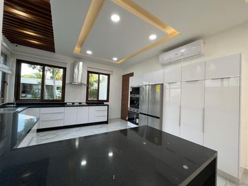 Casa en venta en Mérida 4 recámaras cerca del centro!! ESTRENE