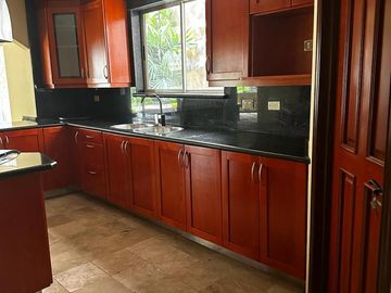 HERMOSA RESIDENCIA EN CUMBRES 2DO SECTOR