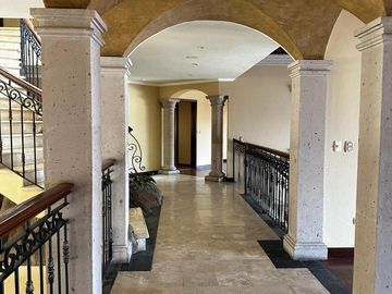 HERMOSA RESIDENCIA EN CUMBRES 2DO SECTOR
