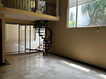 HERMOSA RESIDENCIA EN CUMBRES 2DO SECTOR