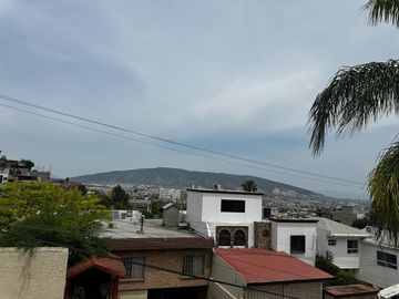 HERMOSA RESIDENCIA EN CUMBRES 2DO SECTOR
