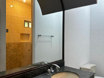 HERMOSA RESIDENCIA EN CUMBRES 2DO SECTOR