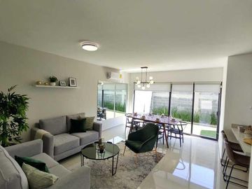 Residencia Nueva en Venta  Rumbo al Museo del Desierto