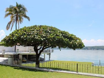 CASA BLANCA EN VENTA  TEQUES