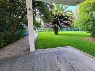 Casa de un nivel en venta o renta La Calera con alberca