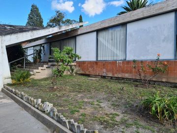 Casa de un nivel en venta o renta La Calera con alberca