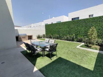 Residencia Nueva en Venta en Frac Al Norte de Saltillo con Alberca
