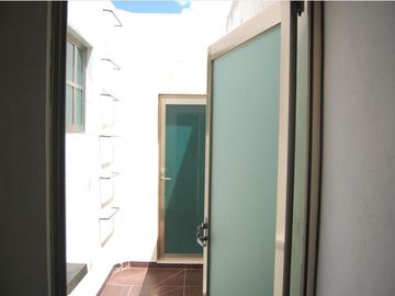 Amplia casa en venta en Flamboyanes