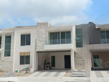 CASA EN VENTA AMPLIACION UNIDAD NACIONAL