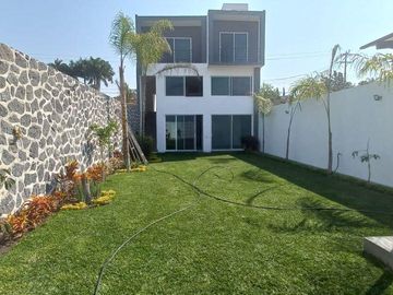 CASA EN BRISAS