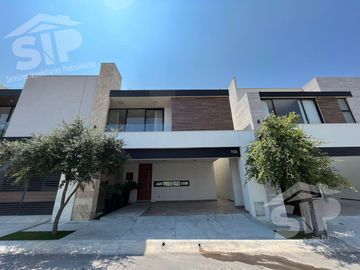 CASA EN VENTA DOMINIO CUMBRES - ARRIBA DE LEONES