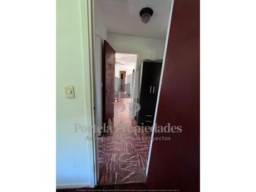 CASA DE 6 AMBIENTES CASTELAR SUR